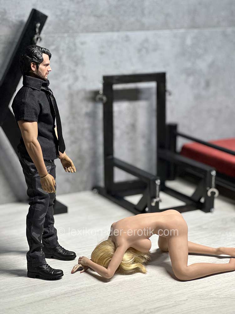 Sklavenposition - Gor Position - Kneeling. Postion zur Bestrafung